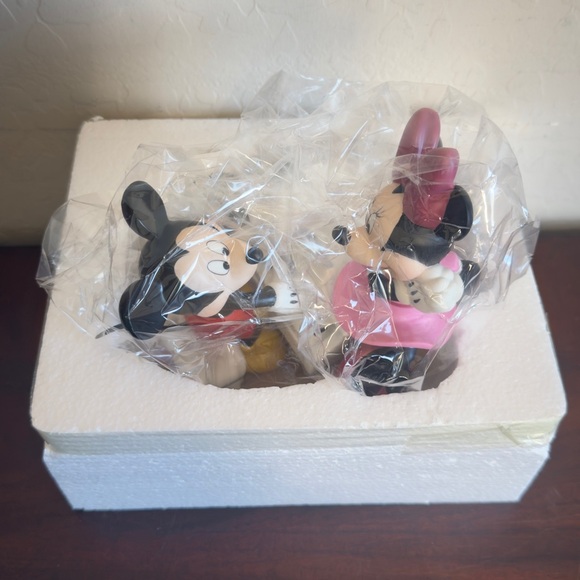 Precious Moments Disney Showcase Our Love Is A Sweet Melody 173704 (SB1511) - Picture 13 of 16